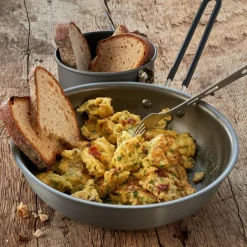 TREK'N EAT Verpflegung*TREK'N EAT RÜHREI MIT ZWIEBELN - Outdoor Essen