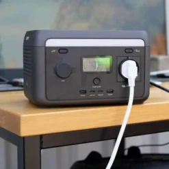 Xtorm PORTABLE POWER STATION 300W - Powerstation^ Powerbanks